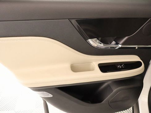 New 2026 Lincoln Corsair Premiere image 17