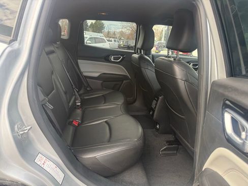 Used 2025 Jeep Compass Limited image 16