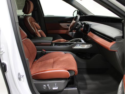 Certified 2024 Lincoln Nautilus Black Label w/ Jet Appearance Package (87T) image 30