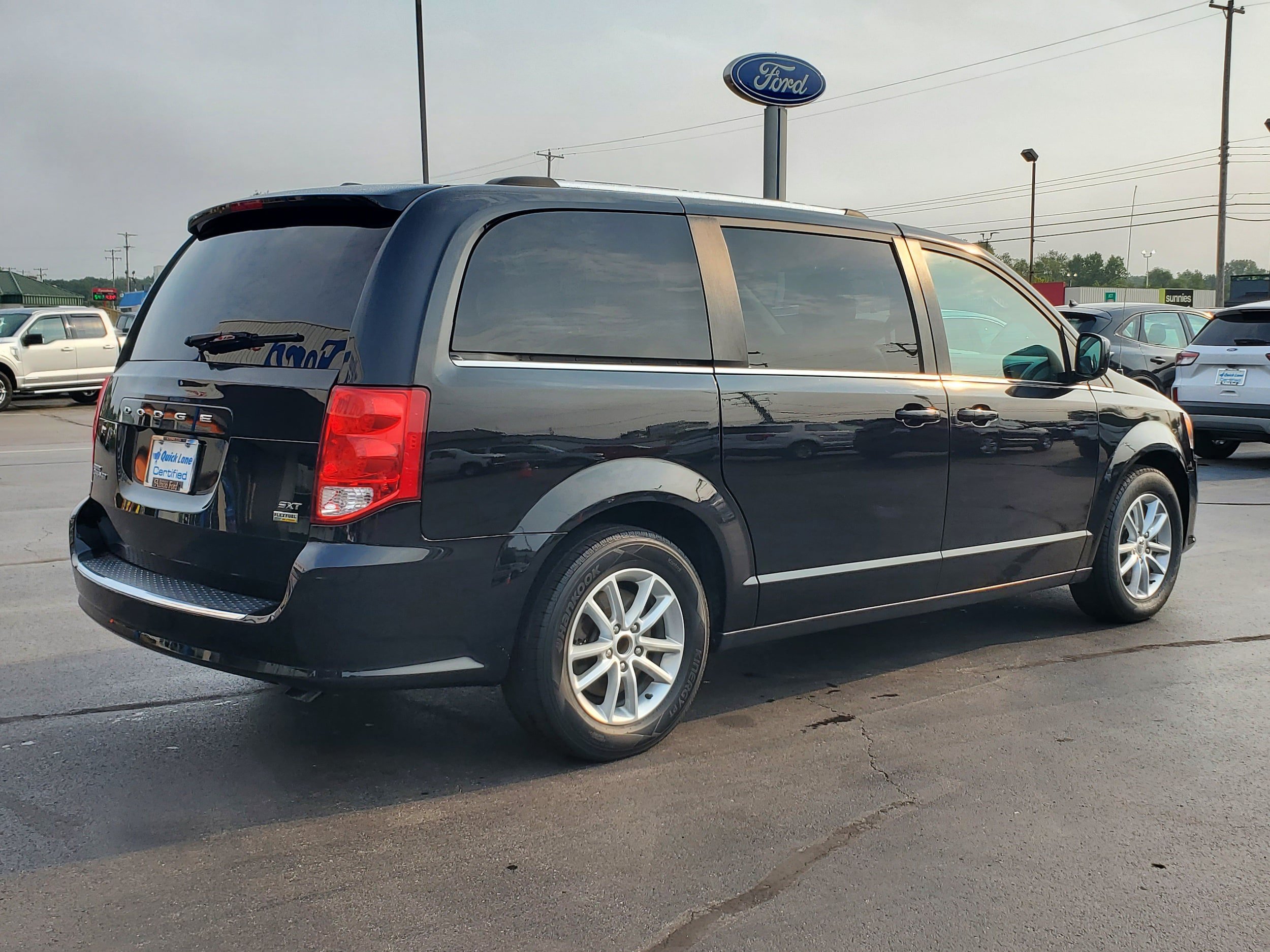 Used 2019 Dodge Grand Caravan SXT FWD image 4