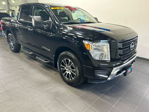 Used 2023 Nissan Titan SV w/ SV Convenience Package AWD/4WD image 2