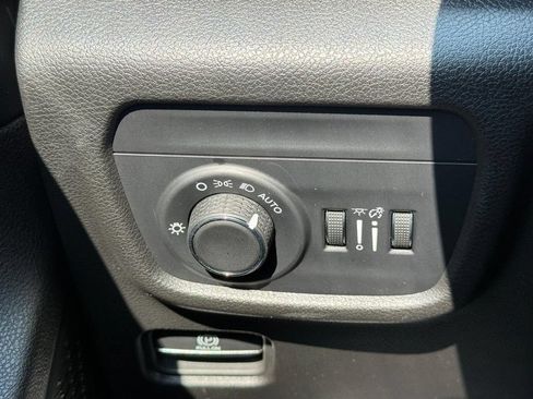 Used 2023 Jeep Grand Cherokee Altitude AWD/4WD image 20