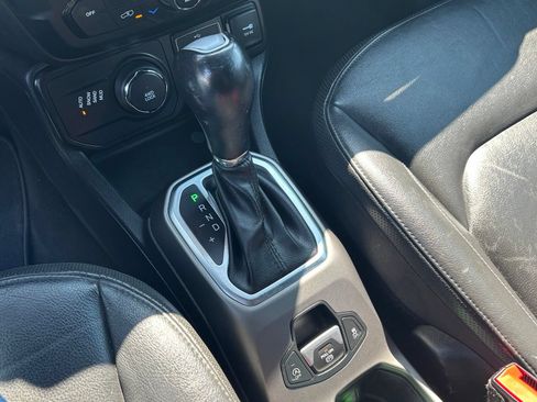 Used 2019 Jeep Renegade Limited w/ Quick Order Package 22P AWD/4WD image 18