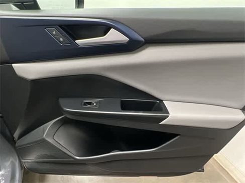 Certified 2023 Volkswagen Taos SE image 22