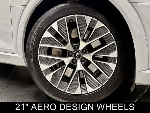 Used 2024 Audi Q8 e-tron Premium Plus w/ Premium Plus Package AWD/4WD image 11
