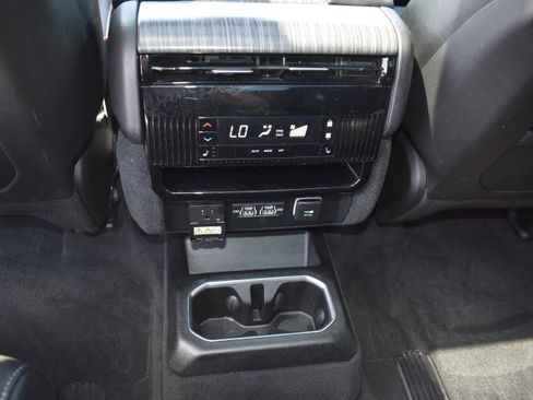 Used 2024 Jeep Wagoneer L Series II w/ Premium Group I image 33