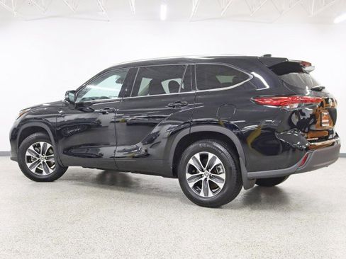 Used 2020 Toyota Highlander XLE image 9