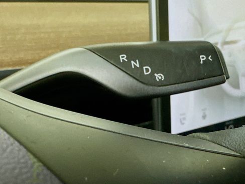 Used 2022 Tesla Model Y Long Range image 23