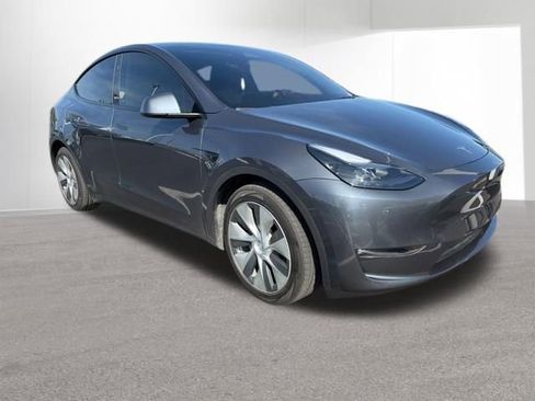 Used 2023 Tesla Model Y Long Range AWD/4WD image 4