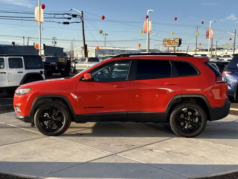 Used 2021 Jeep Cherokee Latitude Plus image 2