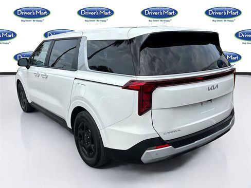 Used 2025 Kia Carnival FWD image 5