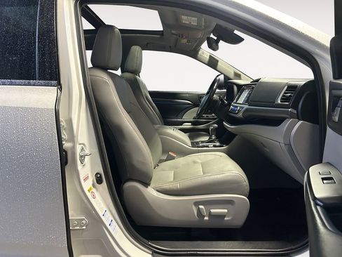 Used 2018 Toyota Highlander AWD V6 image 10
