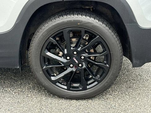 Used 2023 GMC Terrain SLT w/ Infotainment Package II FWD image 20