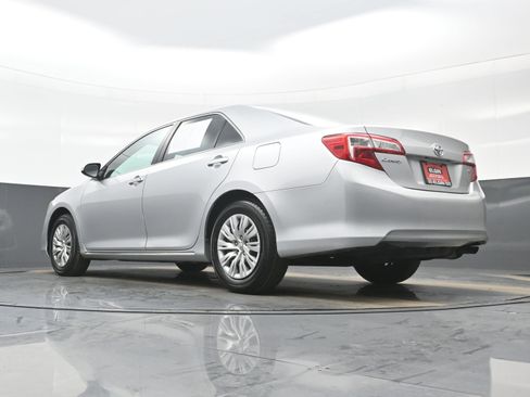 Used 2013 Toyota Camry LE image 24