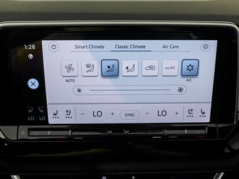 Used 2024 Volkswagen Atlas Cross Sport SE FWD image 30