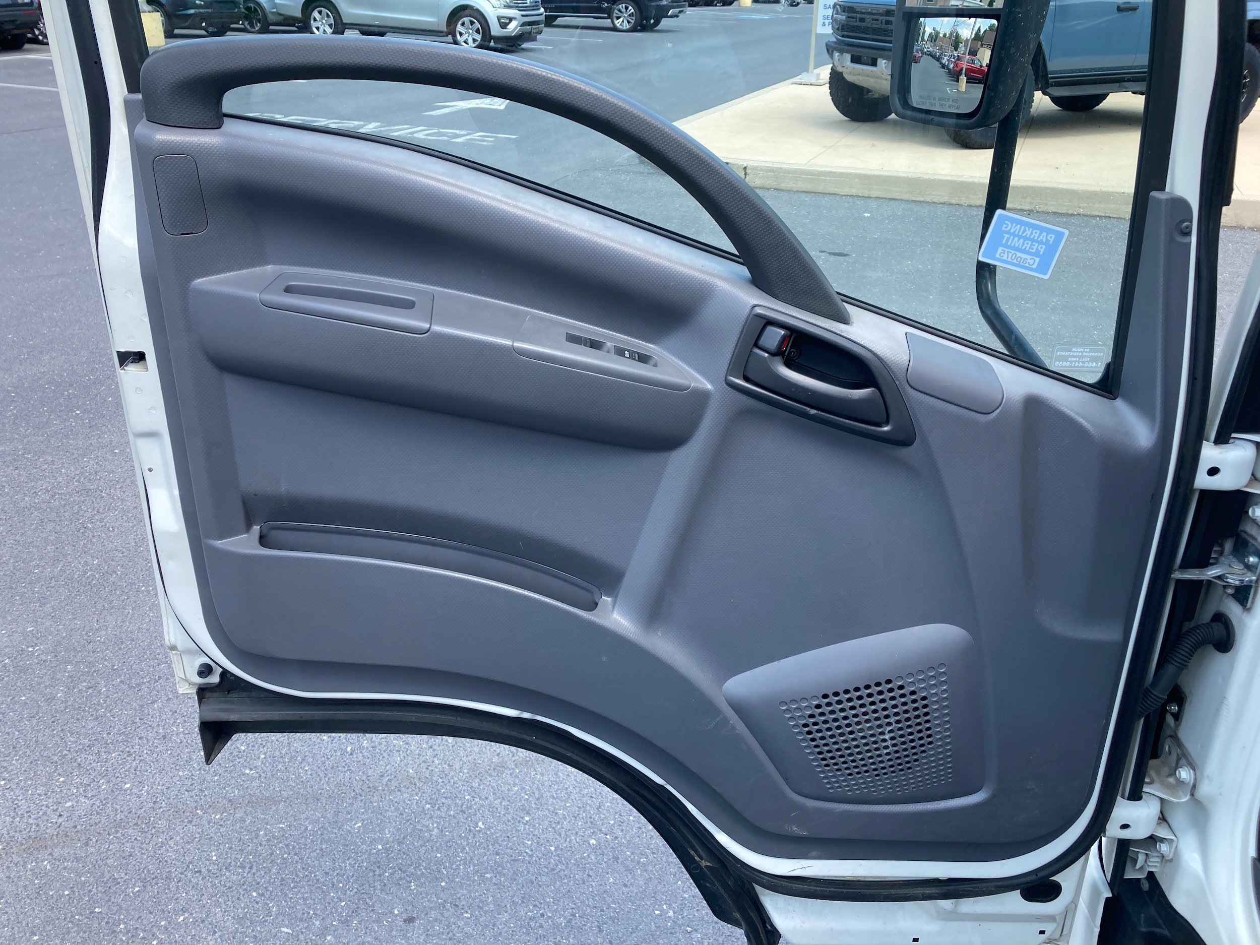Used 2021 Isuzu NPR RWD image 8