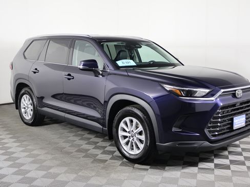 Used 2024 Toyota Grand Highlander XLE image 4