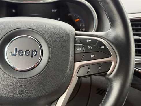 Used 2020 Jeep Grand Cherokee Altitude AWD/4WD image 23