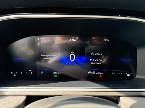 Certified 2025 Volkswagen Taos SE image 17