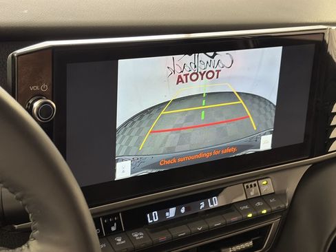 Used 2025 Toyota Camry XSE FWD image 15