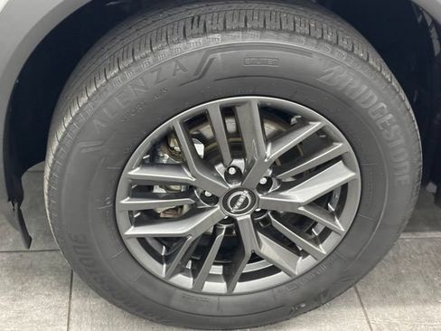 Used 2024 Nissan Rogue S FWD image 6