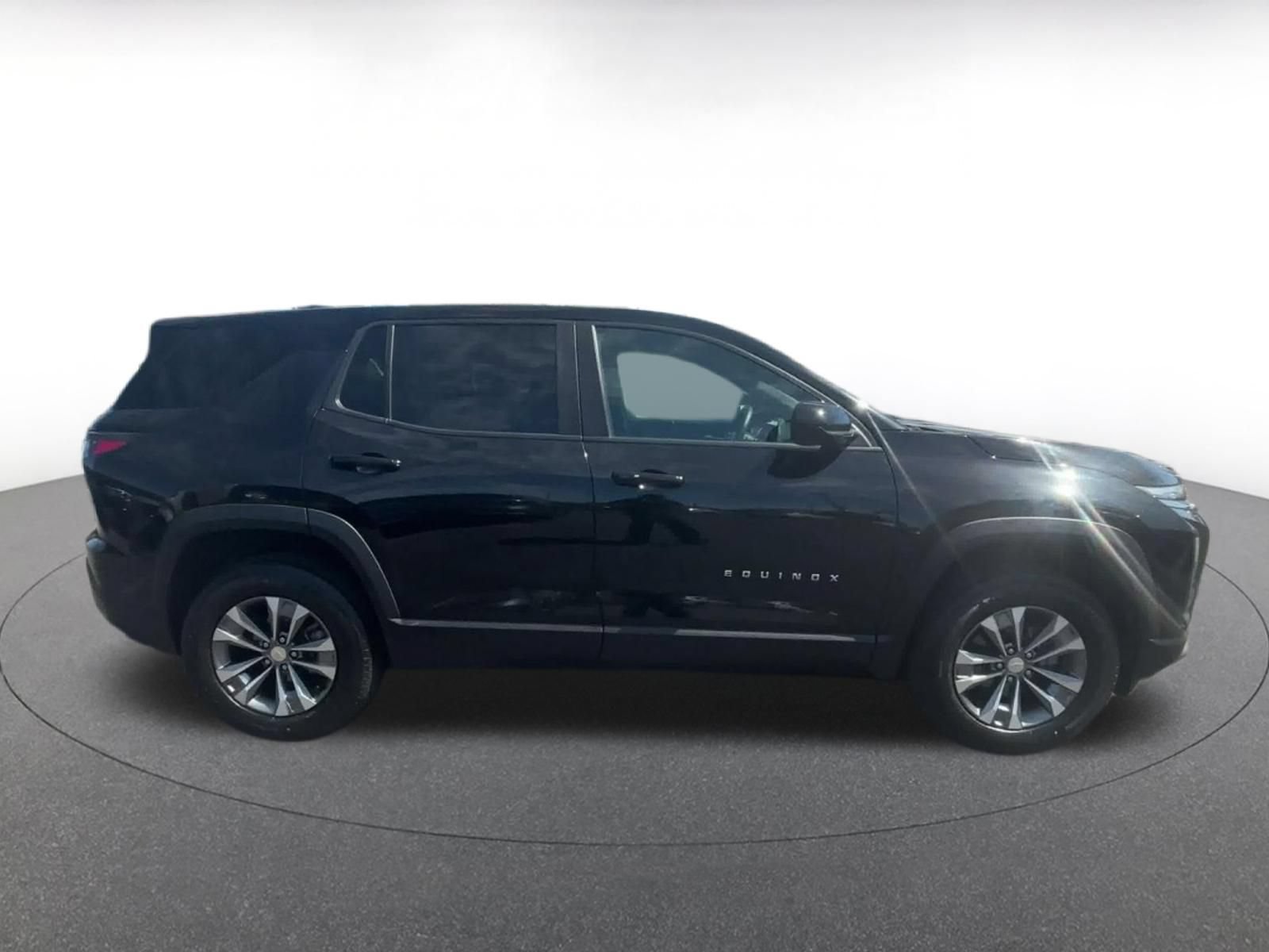 Used 2025 Chevrolet Equinox LT FWD image 15