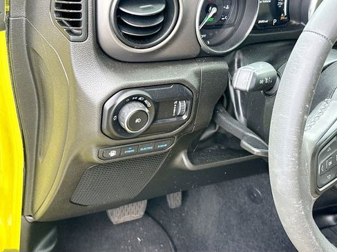 Used 2023 Jeep Wrangler Unlimited AWD/4WD image 11