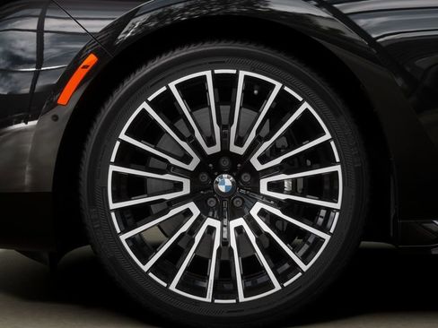 Used 2026 BMW 760i xDrive w/ Executive Package image 33