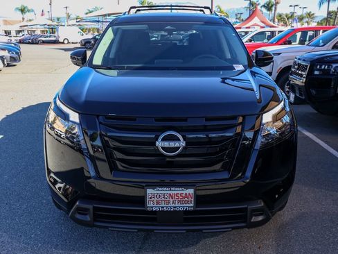 New 2025 Nissan Pathfinder SV image 9