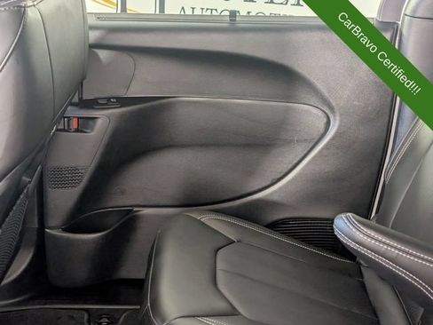 Used 2025 Chrysler Pacifica Select FWD image 27