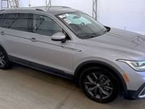 Used 2022 Volkswagen Tiguan SE AWD/4WD image 17