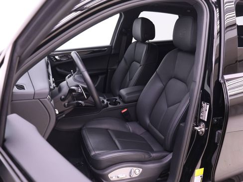 Used 2025 Porsche Macan AWD/4WD image 5