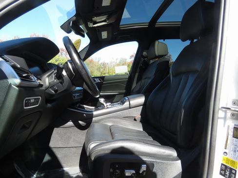 Used 2019 BMW X5 xDrive40i w/ Luxury Seating Package image 11