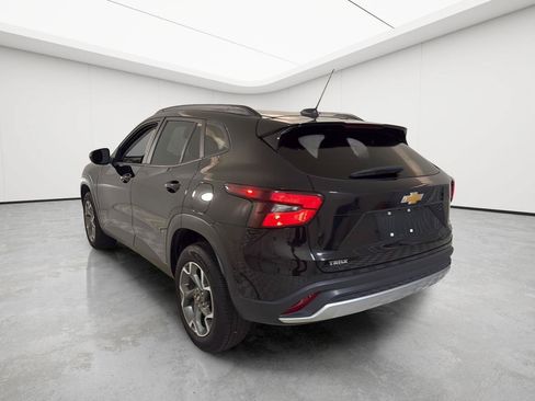Used 2025 Chevrolet Trax LT FWD image 26