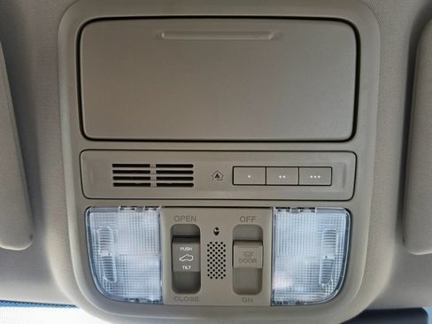 Used 2018 Honda Pilot Touring image 34