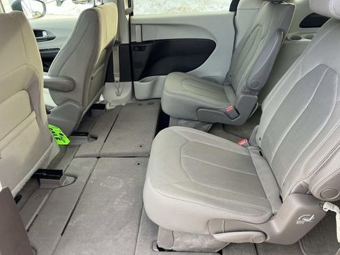 Used 2017 Chrysler Pacifica LX image 13