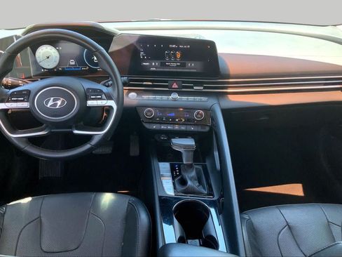Used 2021 Hyundai Elantra Limited FWD image 16