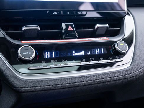 Used 2026 Toyota Corolla Cross XLE image 25