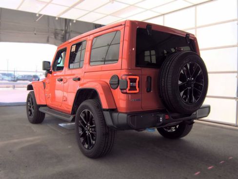 Used 2023 Jeep Wrangler Unlimited Sahara w/ Cold Weather Group AWD/4WD image 4