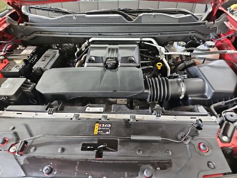 Used 2025 GMC Canyon AT4 w/ Technology Plus Package AWD/4WD image 36