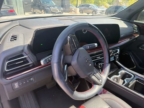 Used 2025 Chevrolet Traverse RS AWD/4WD image 19