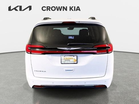 Used 2021 Chrysler Pacifica Touring FWD image 7