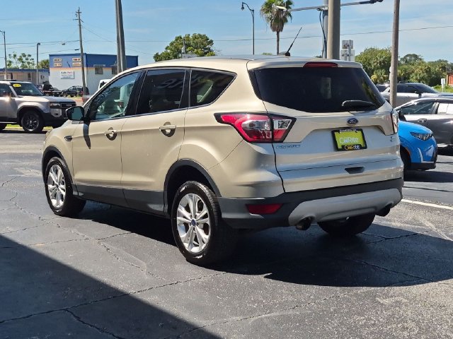 Used 2017 Ford Escape SE FWD image 7