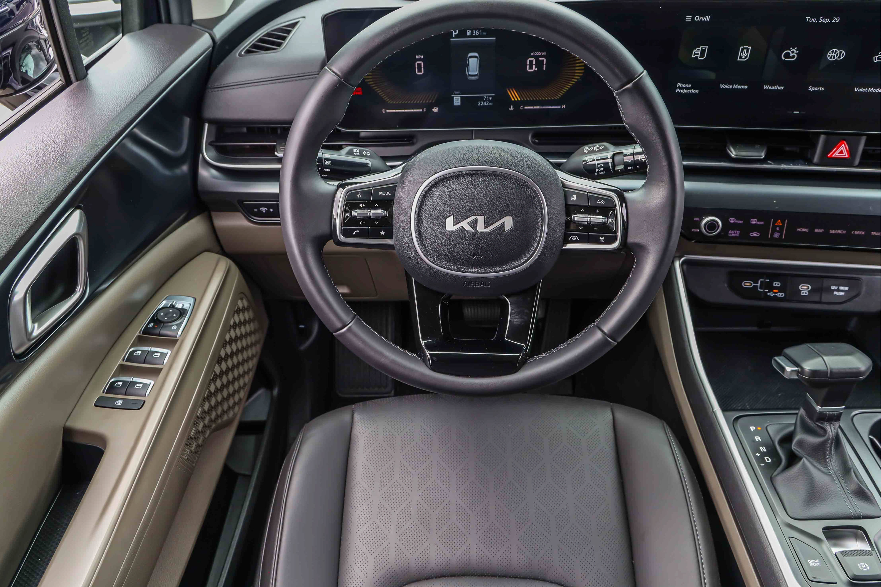 Used 2026 Kia Carnival FWD image 17