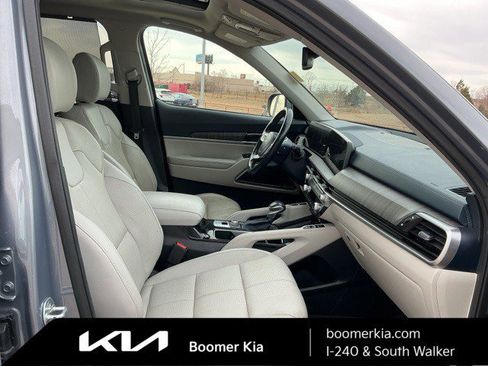 Used 2024 Kia Telluride EX w/ EX Captain's Chair Package image 11