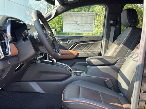 New 2026 GMC Canyon AT4 w/ AT4 Premium Package AWD/4WD image 8