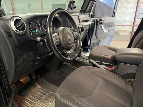 Used 2013 Jeep Wrangler Unlimited Sahara w/ Dual Top Group AWD/4WD image 9