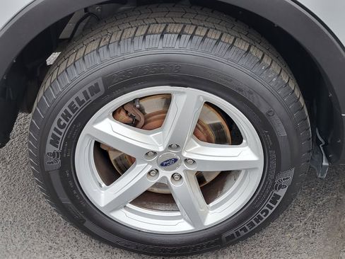 Used 2016 Ford Explorer XLT image 28