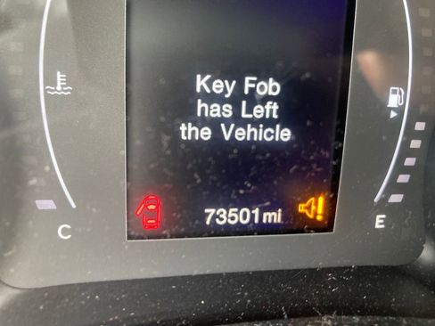 Used 2018 Jeep Renegade Latitude w/ Cold Weather Group AWD/4WD image 21