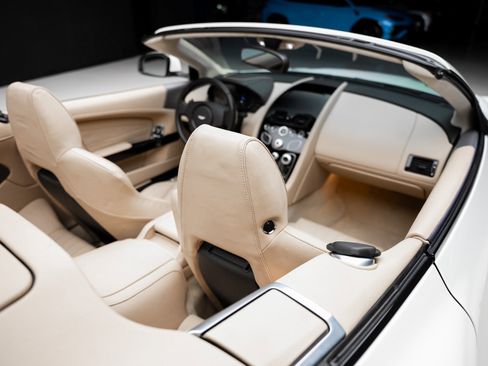 Used 2016 Aston Martin DB9 GT image 69